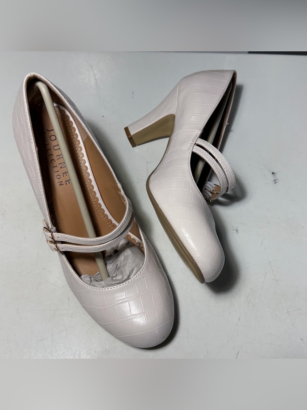 Journee Collection 10 Women’s Croc-Embossed Mary Jane Heels in Blush NEW